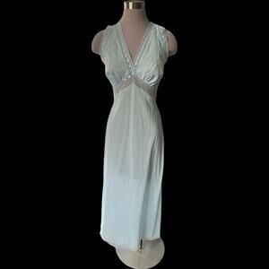 NWOT NOS Vintage Sky Blue Kaiser Elegant Long Nightgown Fits Size Medium